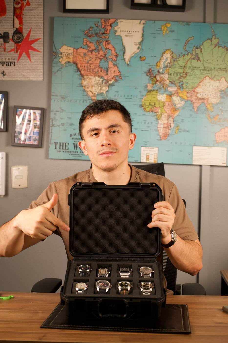 Especialista de Timekeepers con una colección de relojes de lujo